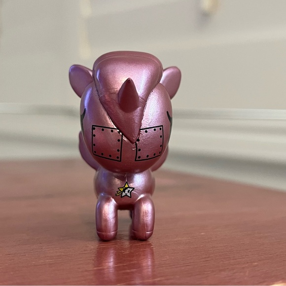 Tokidoki Neon Star CHASER Figure Rosie Metallico Unicorn Unicorno Pink Rare - Picture 3 of 6